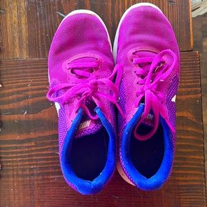 Nike size 6 womens shoes